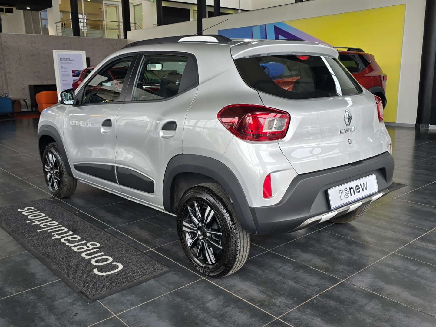 f9c71081-5785-423f-b7bd-7f8157e2b186